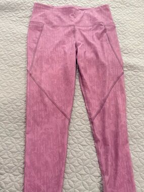 High-Waist Pink Leggings with Subtle Print